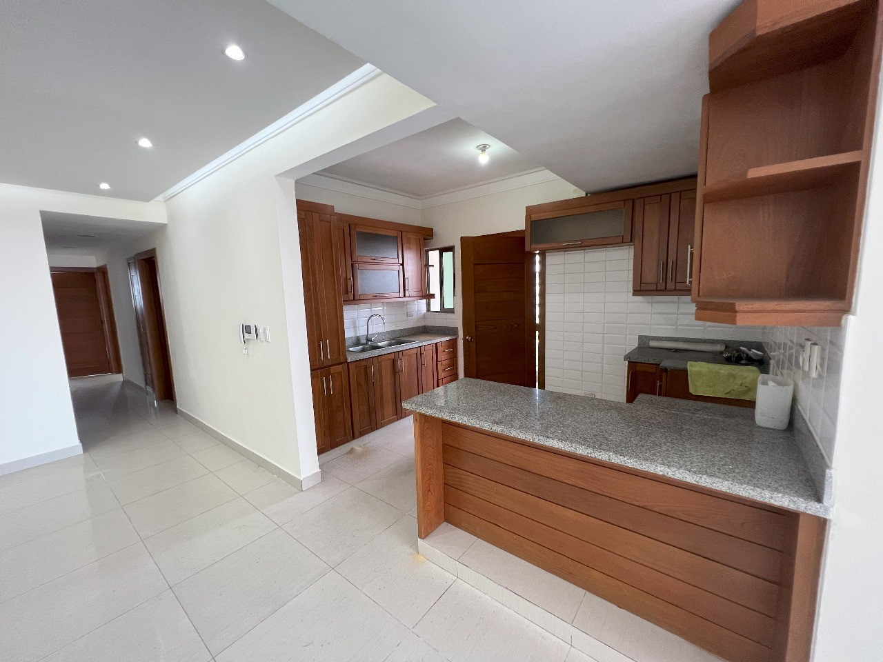 apartamentos - Apartamento espacioso y con balcón disponible en Bella Vista  3