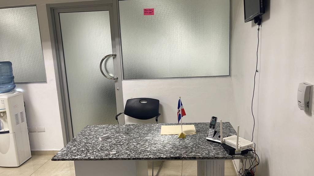 oficinas y locales comerciales - Alquiler Oficina ubicada en la Calle Benito Monción, Gazcue, Santo Domingo 4