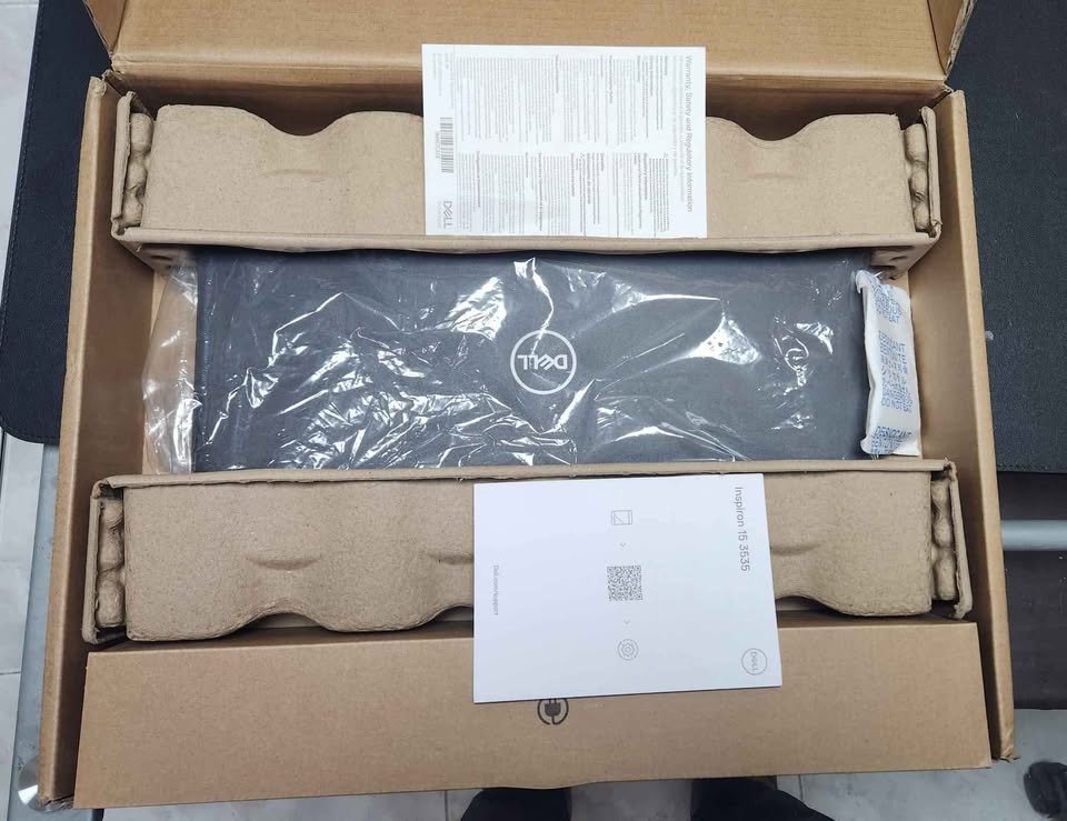computadoras y laptops - Laptop Dell Inspiron 15.6 Touch Ryzen 7 7730U 512G 1