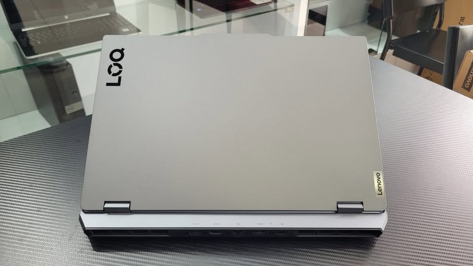 computadoras y laptops - LAPTOP RYZEN 7 LENOVO LOQ 16GB 512SSD RTX 4070 8GB 1