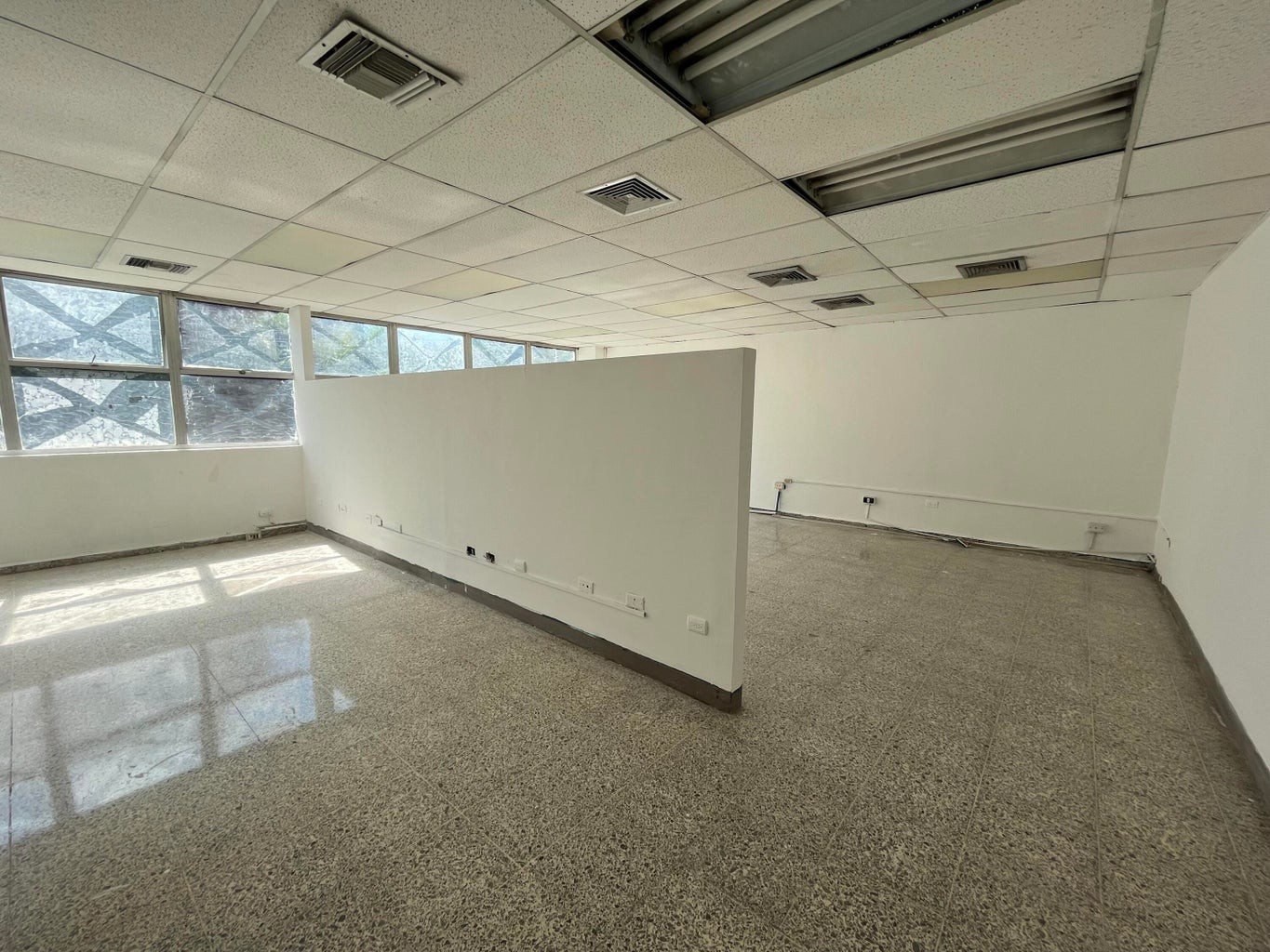 oficinas y locales comerciales - Local Comercial en Alquiler La Julia 8