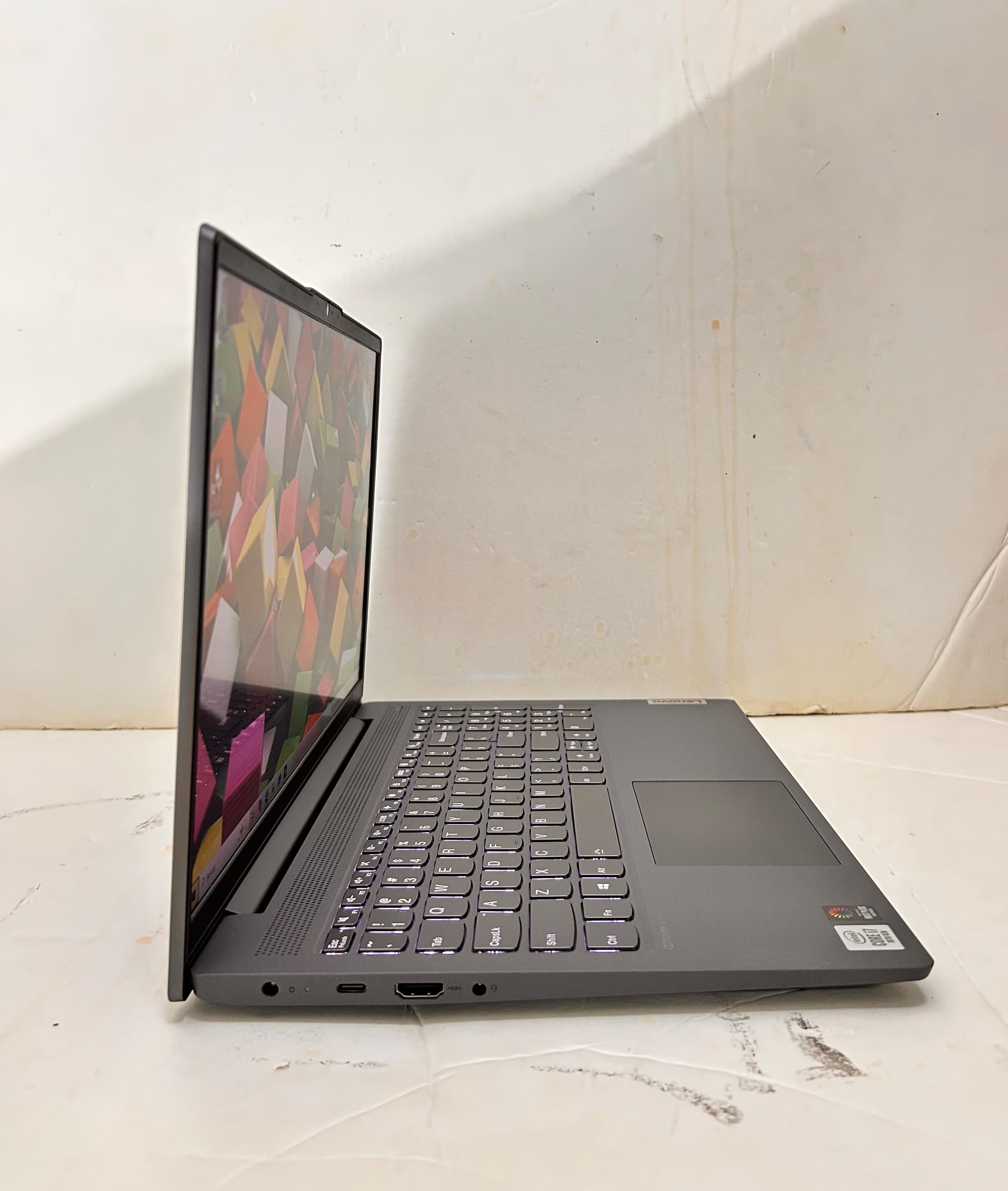 computadoras y laptops - Laptop Lenovo IdeaPad 5, 15" FHD, i7 10ma gen, 8GB 6