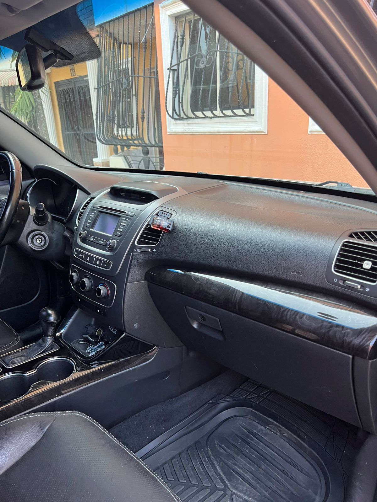 jeepetas y camionetas - Se Vende Kia Sorento 2015 3