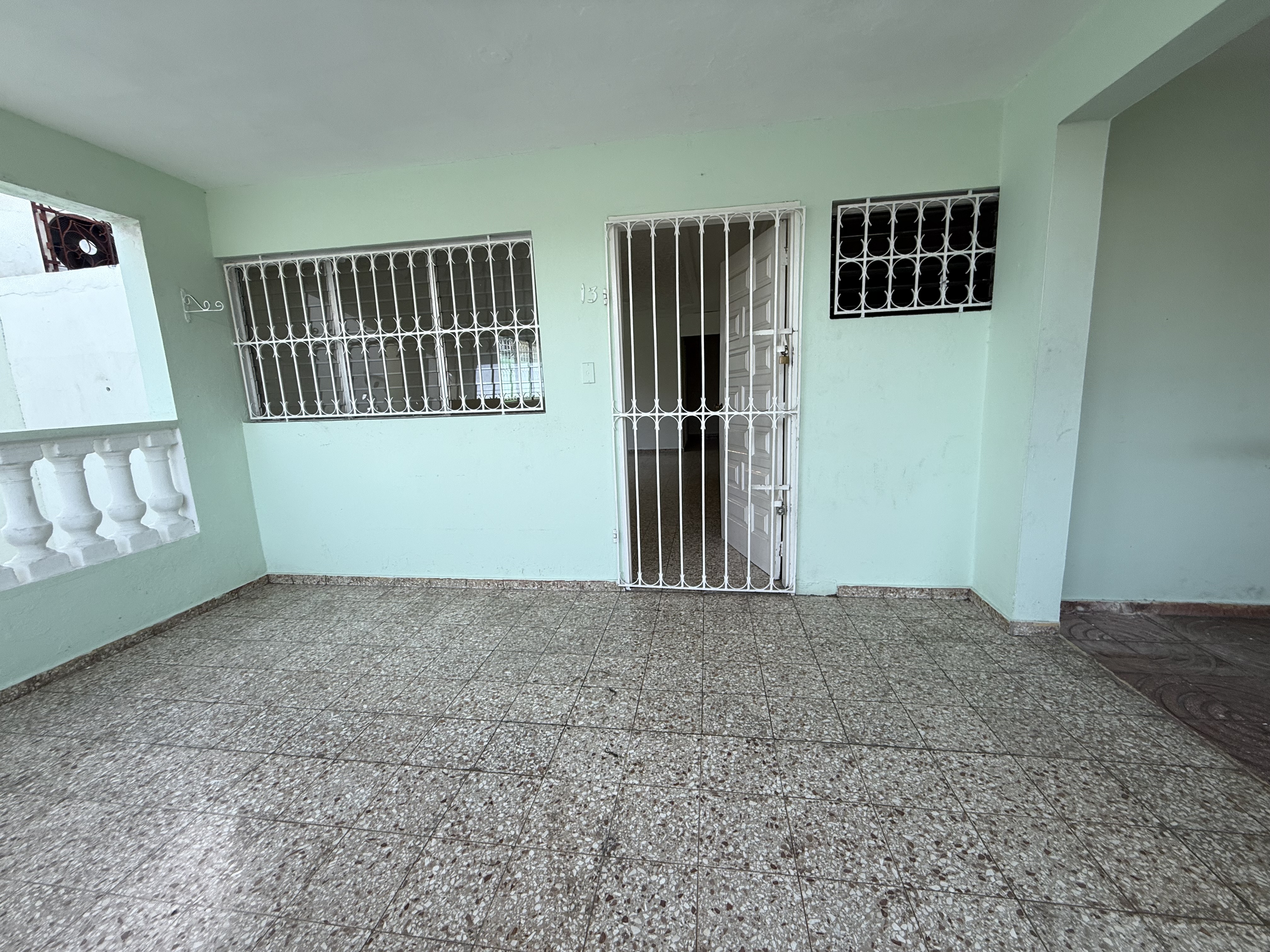 casas - Vendo casa en Cansino   3 habitaciones  Baño  Sala 8
