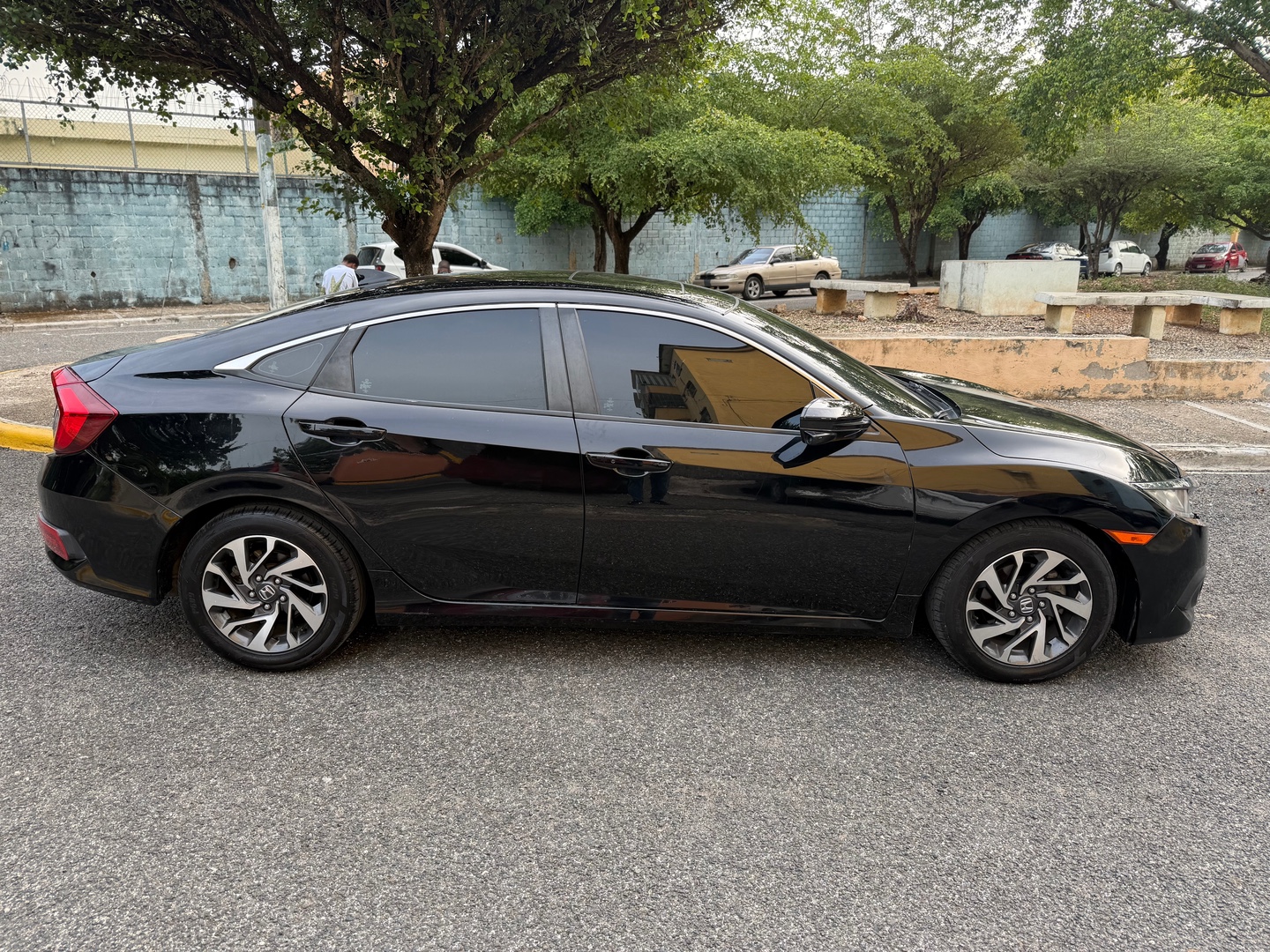 carros - Honda civic 2017 EX
Automático 
Gasolina 
Cristales eléctricos 
Financiamientos  1