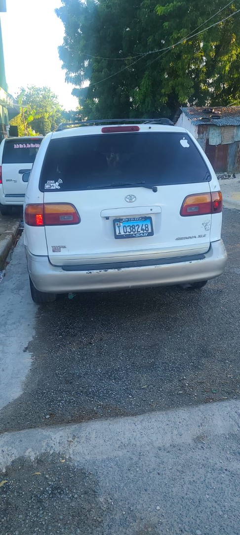 jeepetas y camionetas - Toyota sienna xl 2,000 4