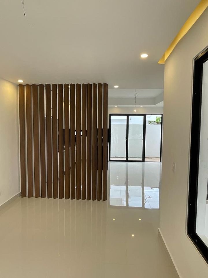casas - Venta de casa en la autopista de San Isidro
Santo Domingo Este  6