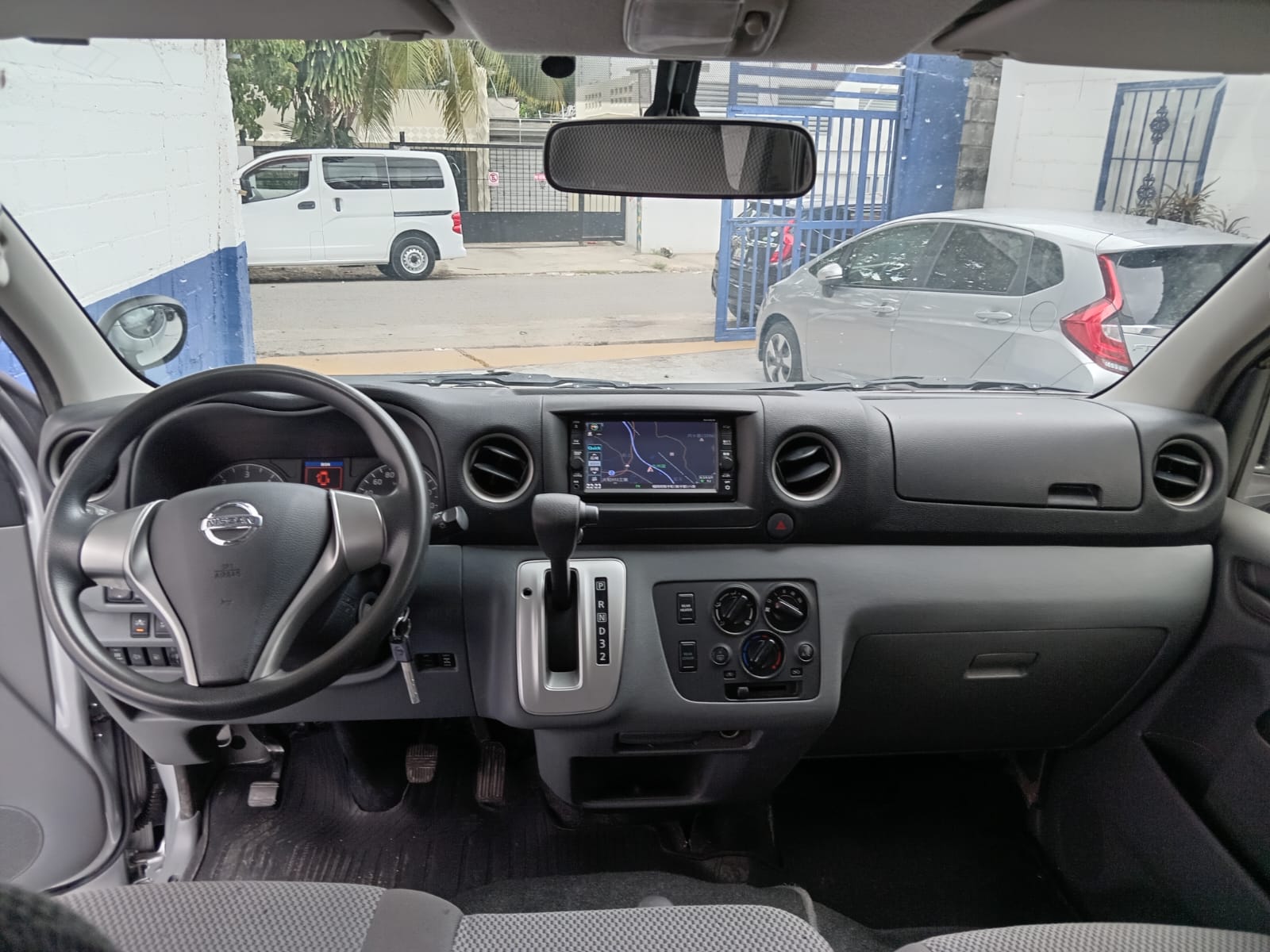 carros - NISSAN CARAVAN NV350 9