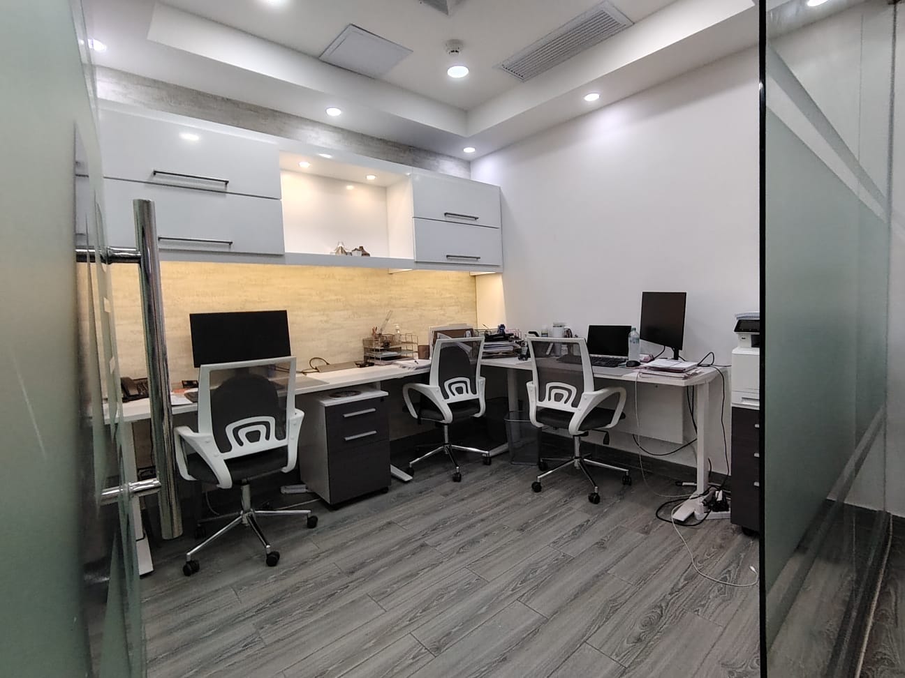 oficinas y locales comerciales - Oficina Amueblada en Alquiler Torre Corporativa  5