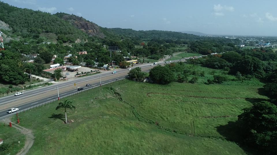 solares y terrenos - Terreno Disponible en la Autopista Duarte, Rep. Dom.
 4
