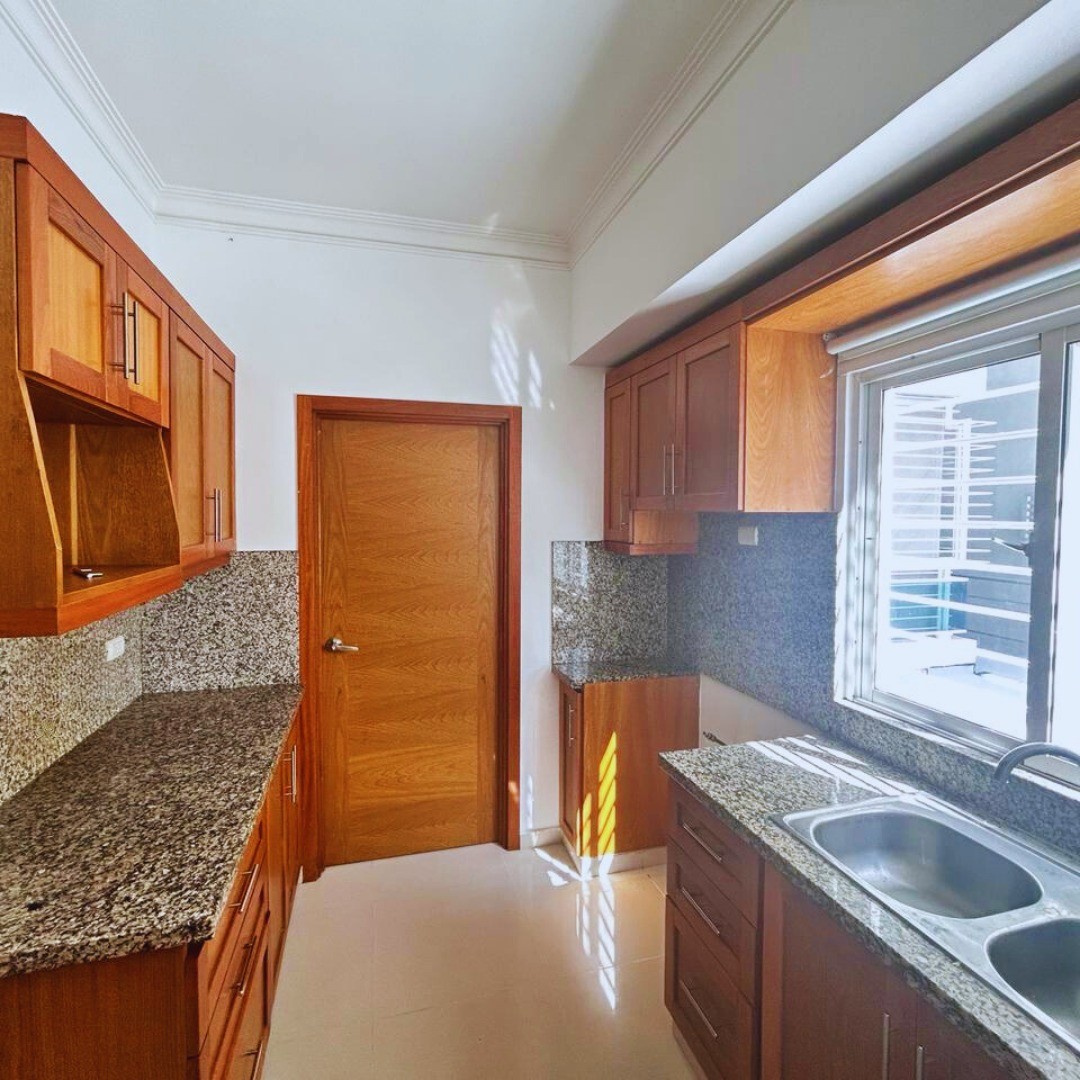 apartamentos - Apartamento en Alquiler en Evaristo Morales CON TERRAZA PRIVADA.
2 Hab 
US$1,300 0