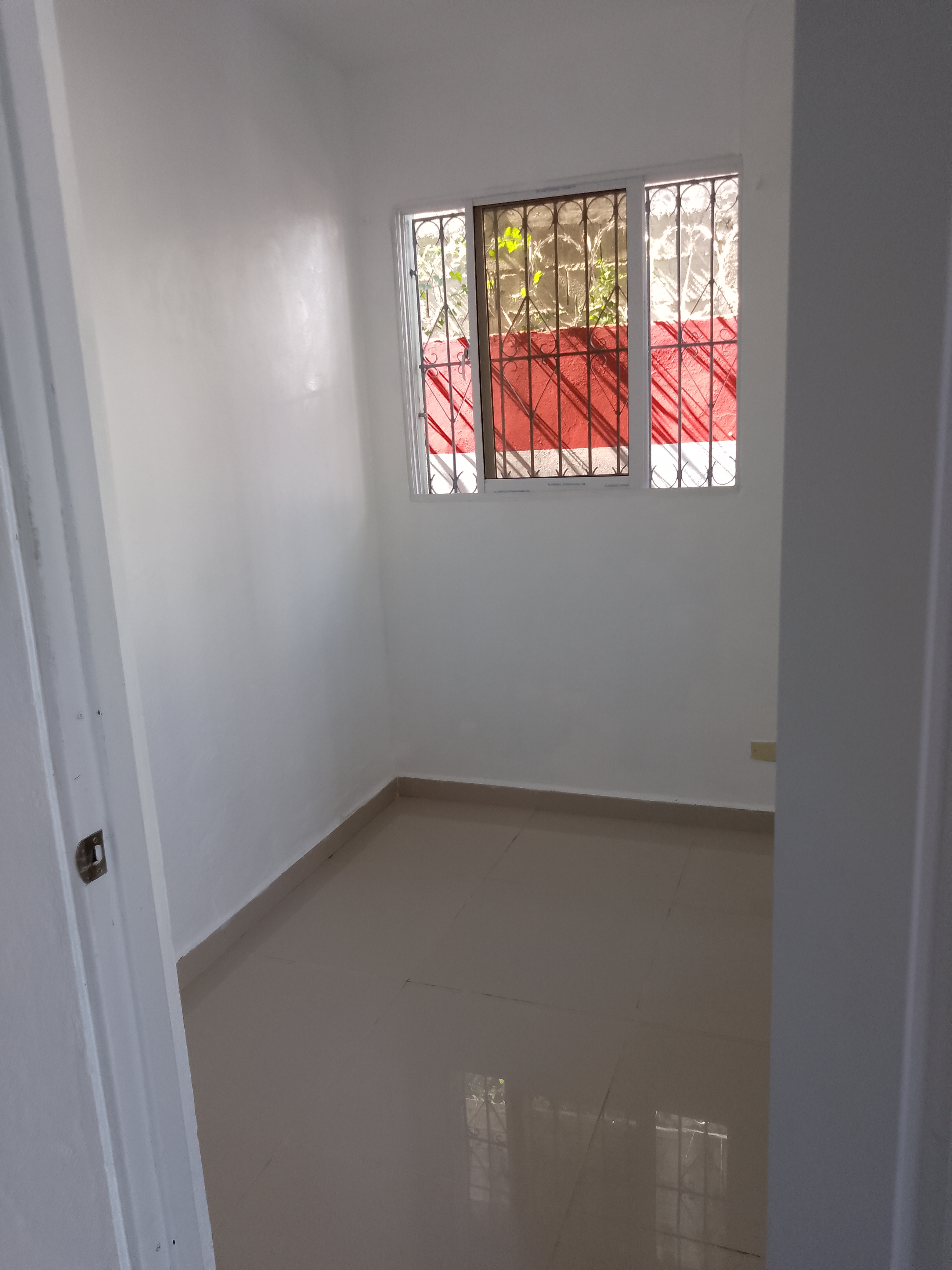 apartamentos - Se alquila apartamento 2 habitaciones 1 baño, nivel parqueo. 5