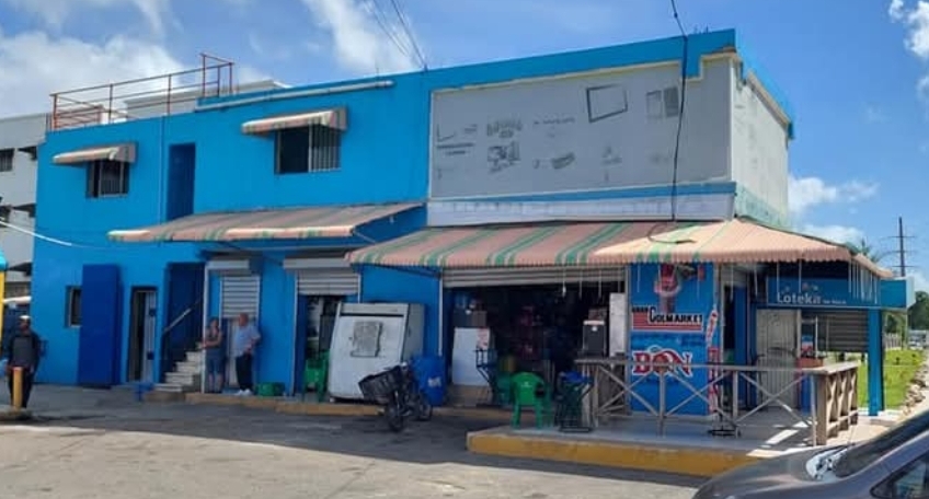 oficinas y locales comerciales - Vendo Terreno con varias propiedades 