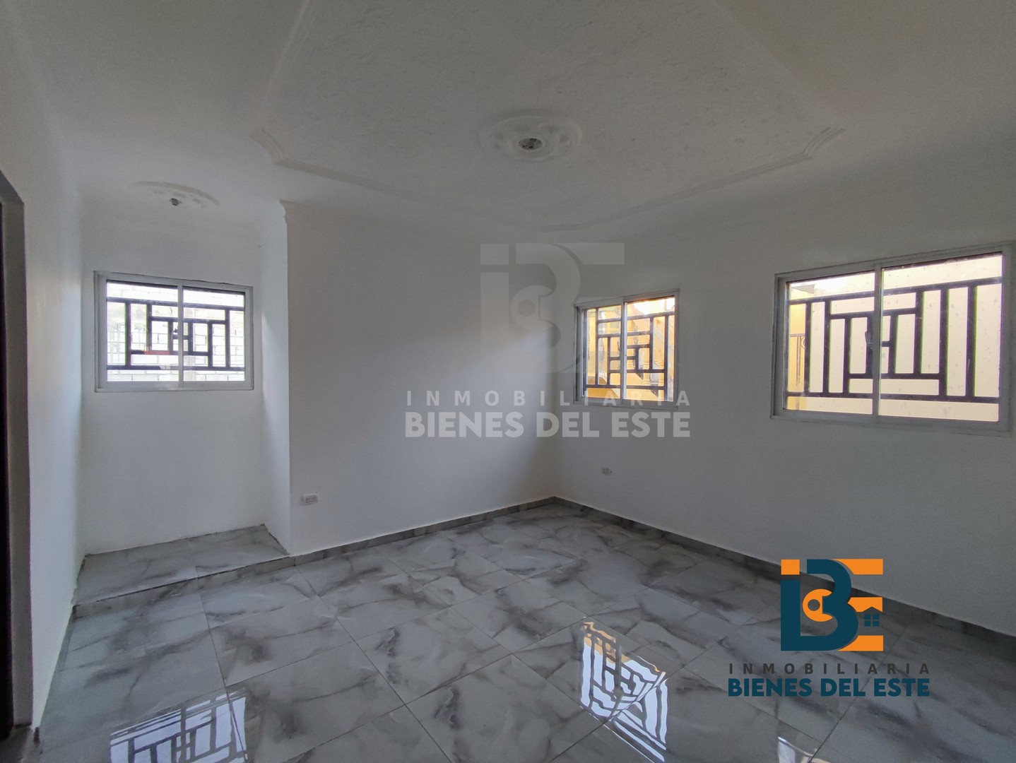 apartamentos -  Apartamento de Dos Habitaciones con Parqueo en Sarmiento 1
