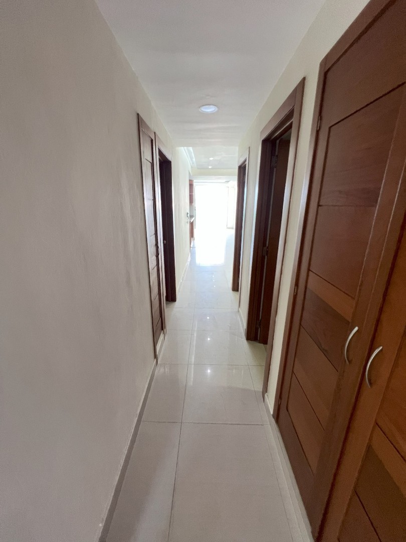 apartamentos - Apartamento espacioso y con balcón disponible en Bella Vista  4