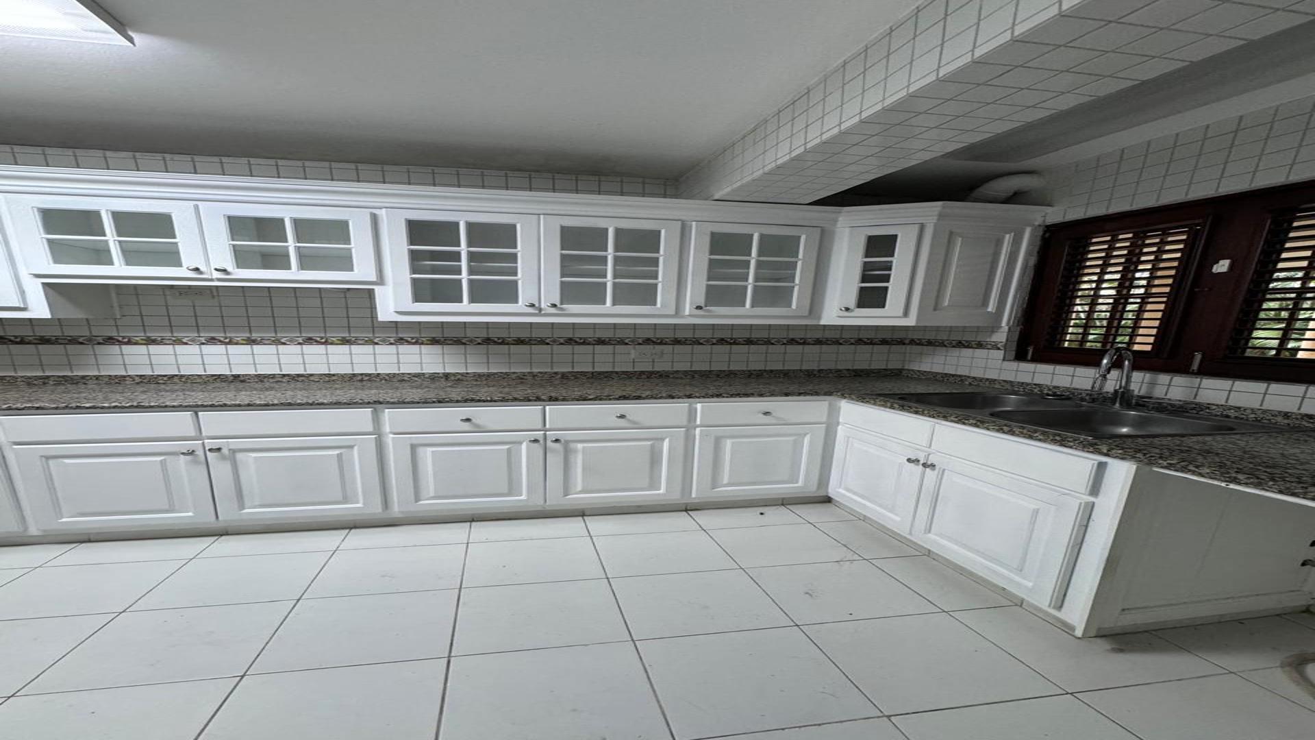 casas - Casa en Alquiler de 4 habitaciones en Paraiso 8