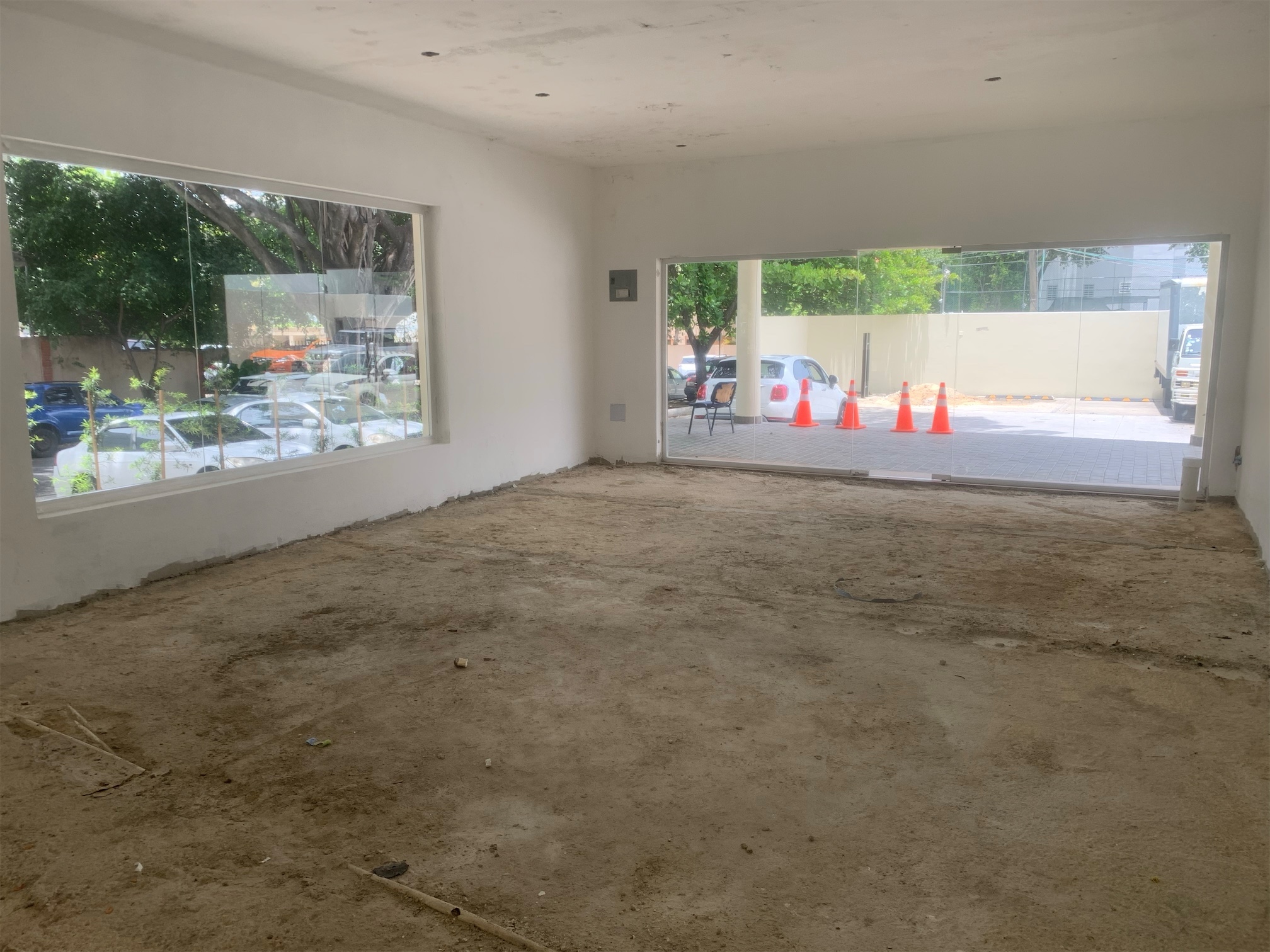 oficinas y locales comerciales - Locales en primer nivel millon 1