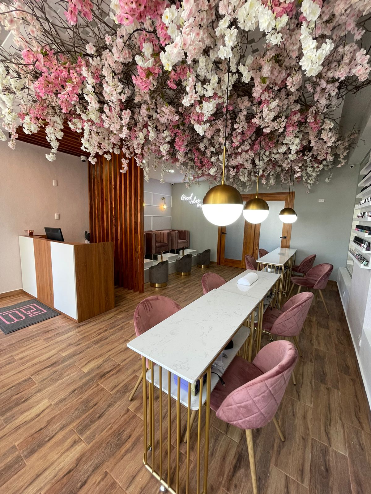 oficinas y locales comerciales - ¡SE VENDE NEGOCIO NAIL BAR RENTABLE Y FUNCIONAL! 0