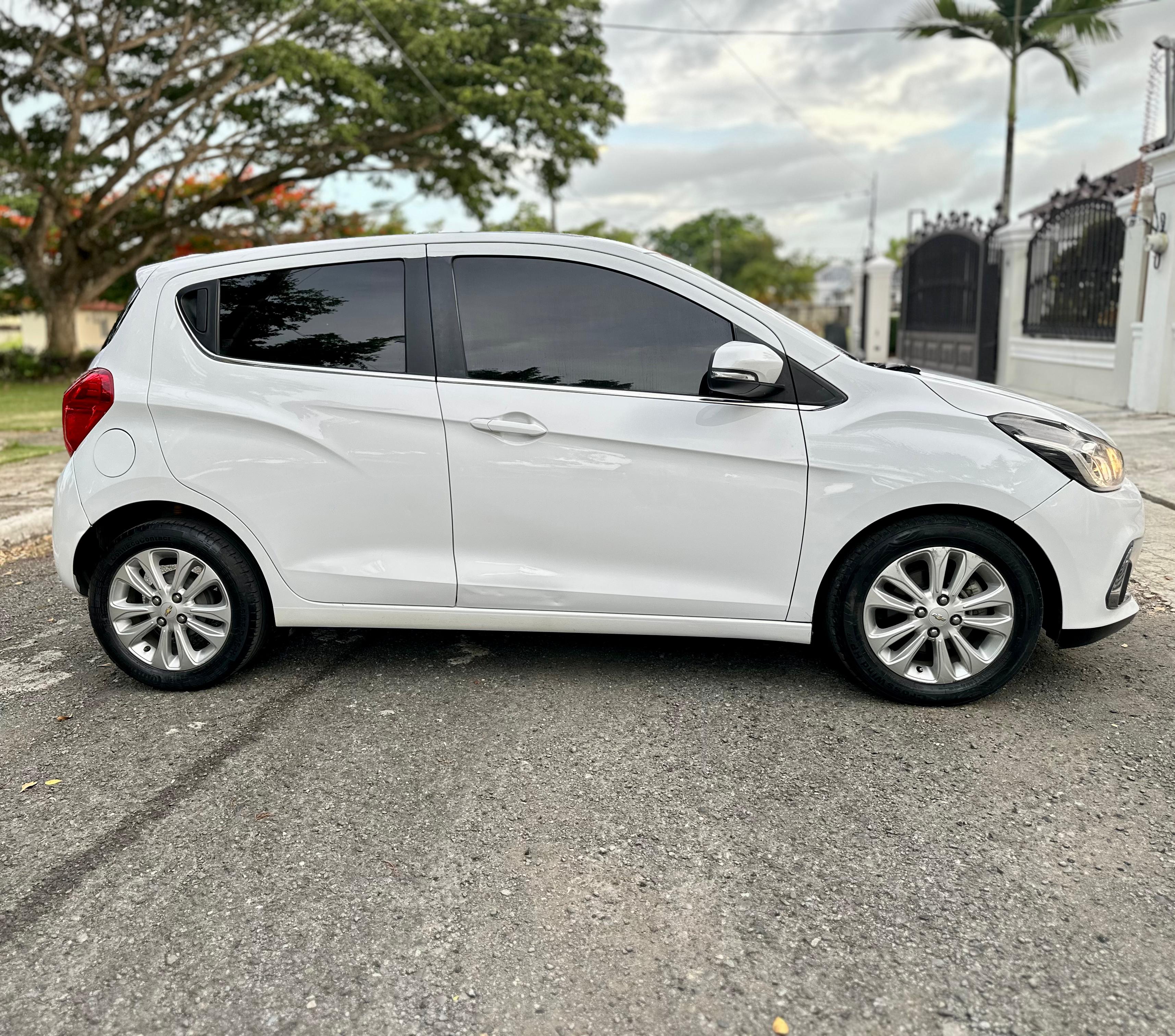 carros - Chrevrolet Spark LTZ, 2016