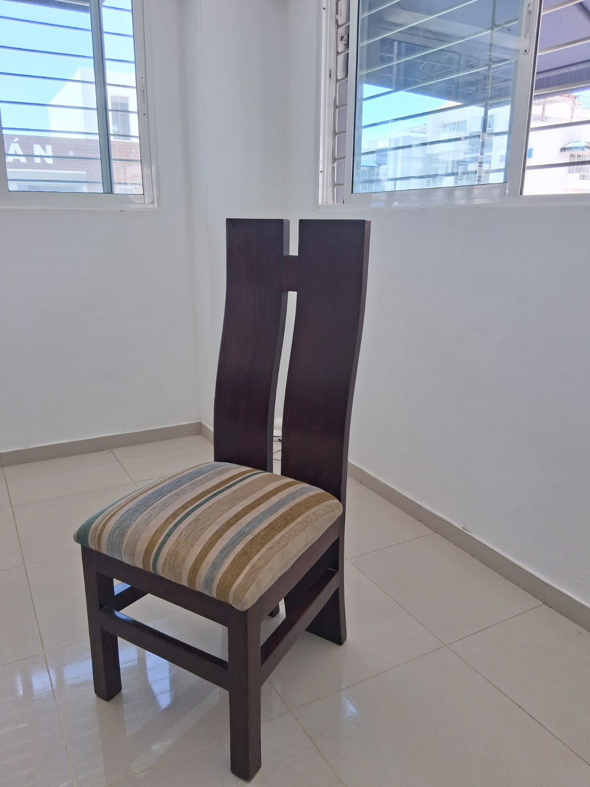 muebles y colchones - Comedor en cahoba, 8 sillas 2