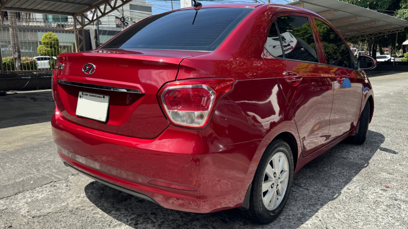 carros - ¡Gran oportunidad! Carro excelente estado, Batería nueva, económico y confiable 2