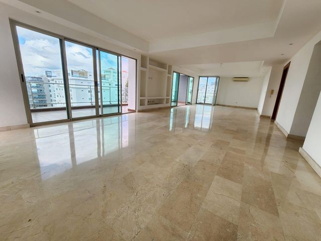 apartamentos - Apartamento en venta #24-1089 amplio balcón, 3 dormitorios, ascensor, piso alto.