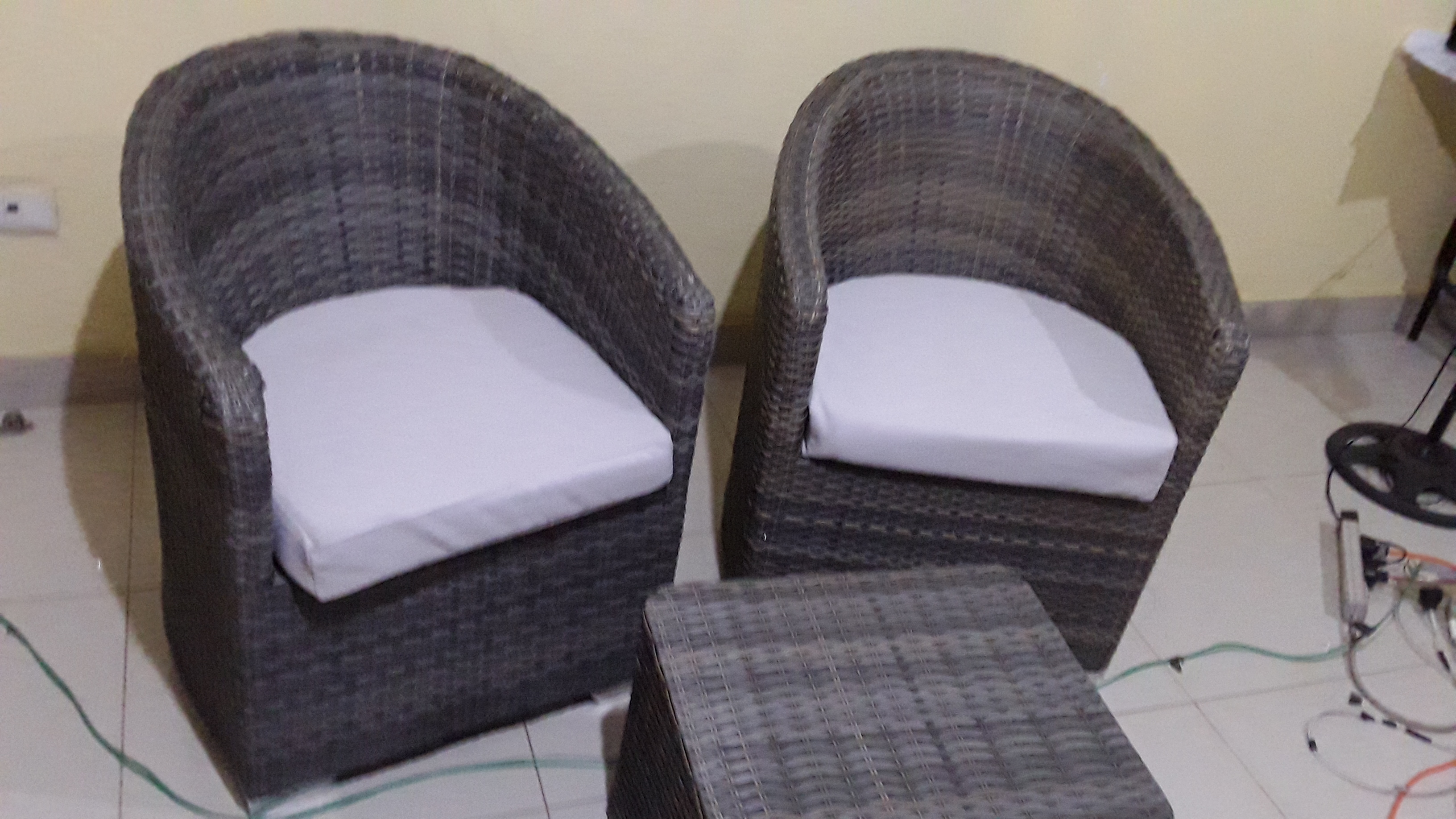 muebles y colchones - 2 Asientos de EXTERIOR + MESA RATTAN 6