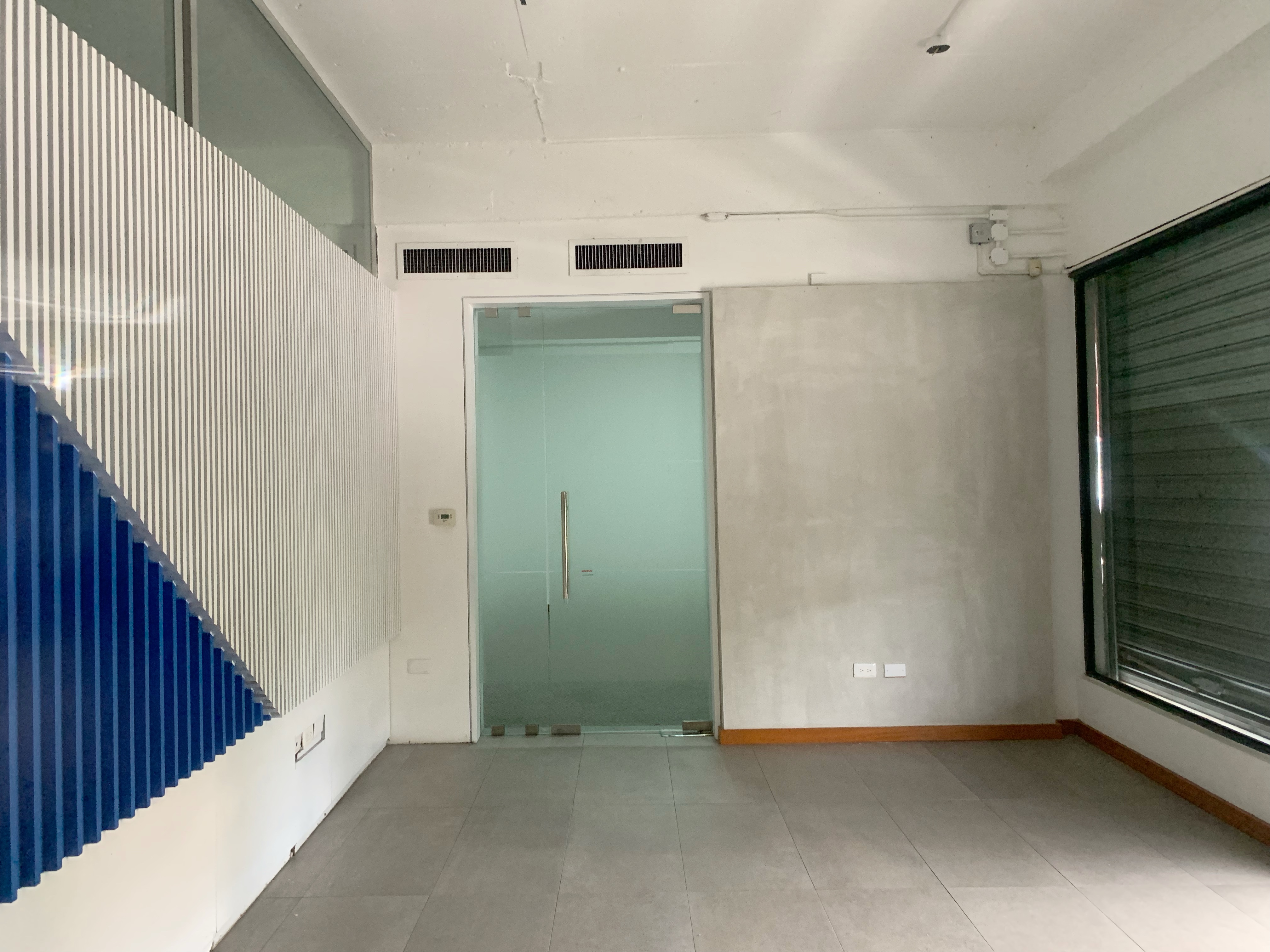 oficinas y locales comerciales - Local céntrico en la esperilla 1