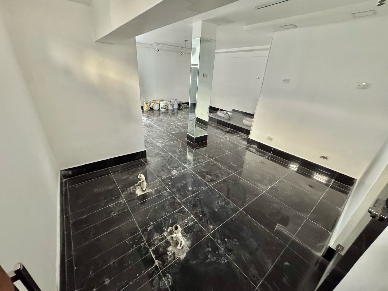 oficinas y locales comerciales - Local Comercial en Alquiler NACO USD 2,000.00  3
