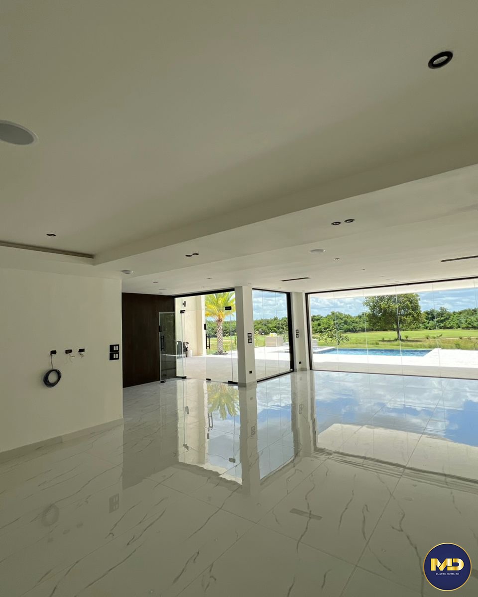 casas vacacionales y villas - Se Vende Villa, con Terraza, piscina y Jacuzzi ubicado en La Romana 3