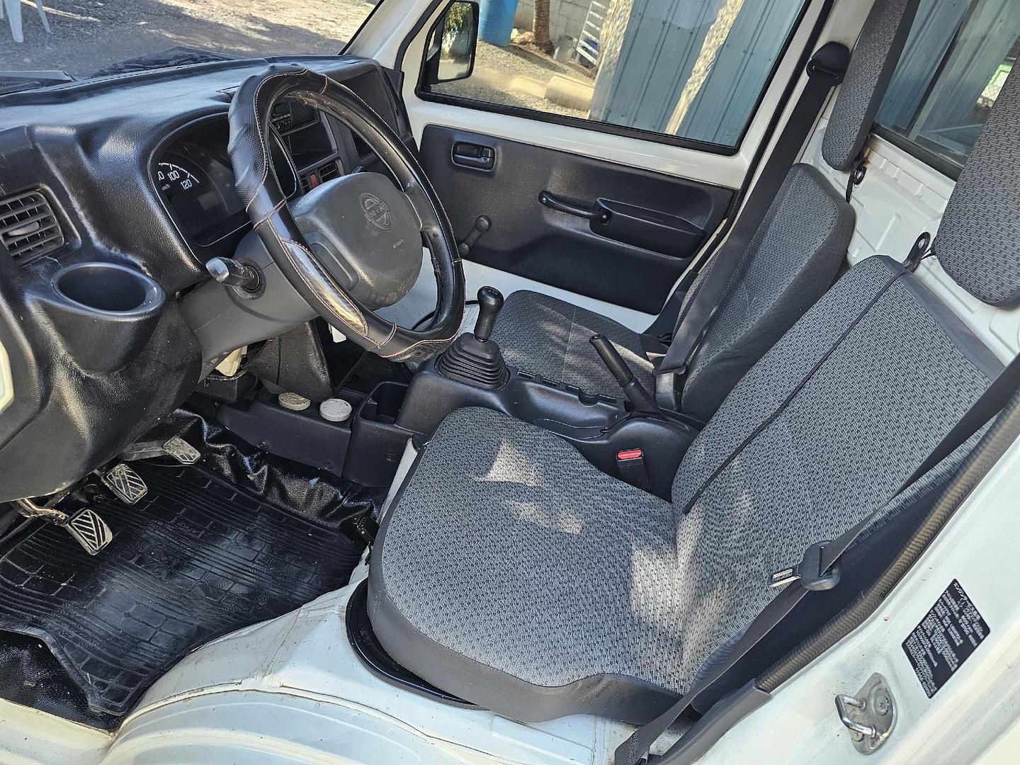 camiones y vehiculos pesados - Nissan NT100 año 2016  7