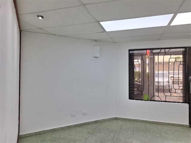 oficinas y locales comerciales - Alquiler de local oficina en Piantini  0