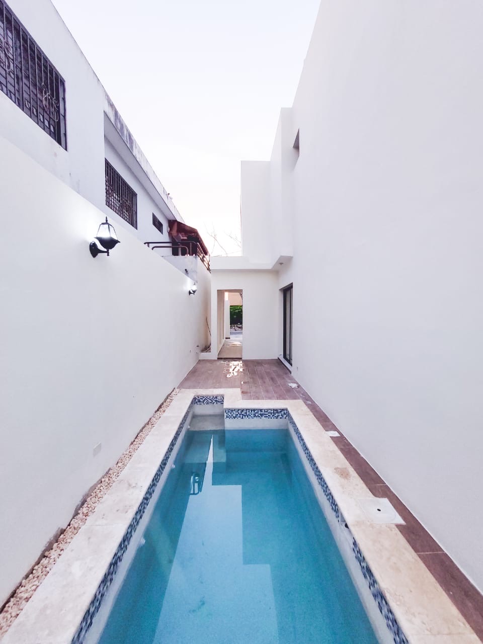casas - venta de casa con piscina en la autopista de san isidro prado oriental  5