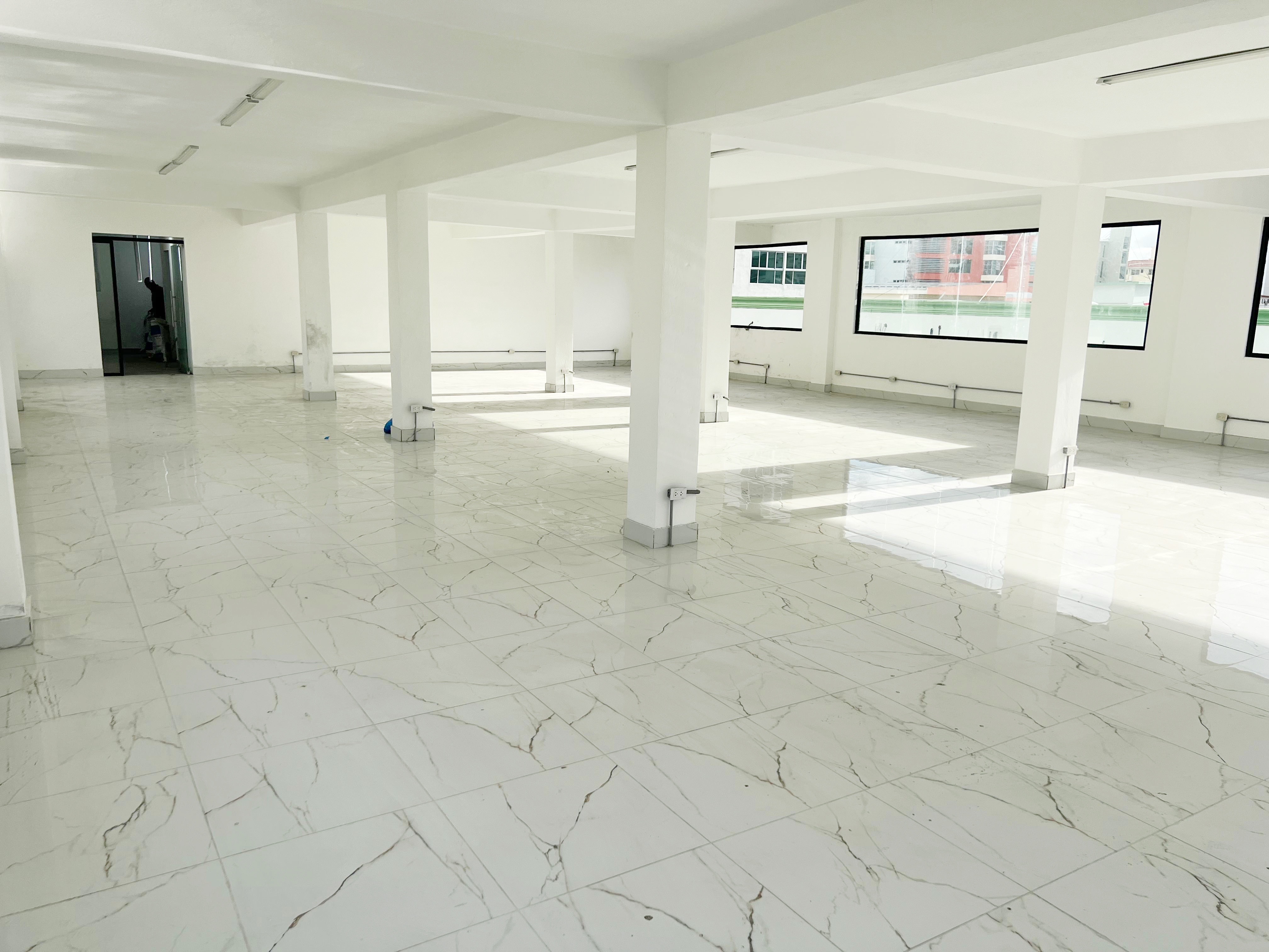 oficinas y locales comerciales - Local céntrico en Bella vista  2