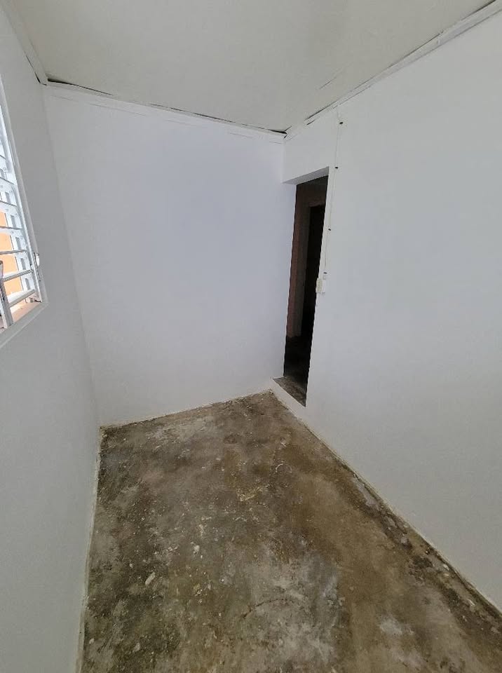 casas - Casa de 3 habitaciones y 1 baño, parte atrás. 2