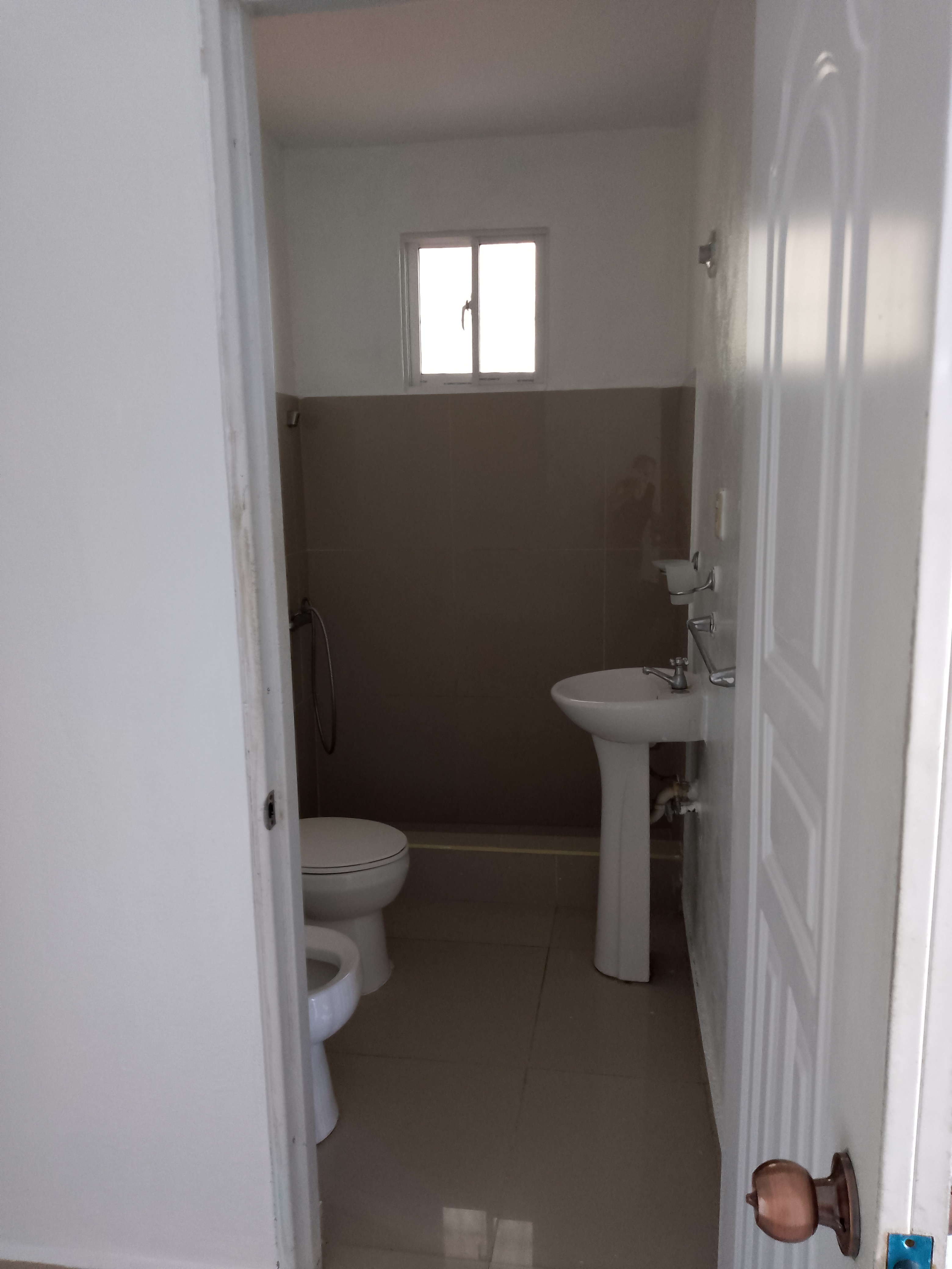 apartamentos - Se alquila apartamento 2 habitaciones 1 baño, nivel parqueo. 6
