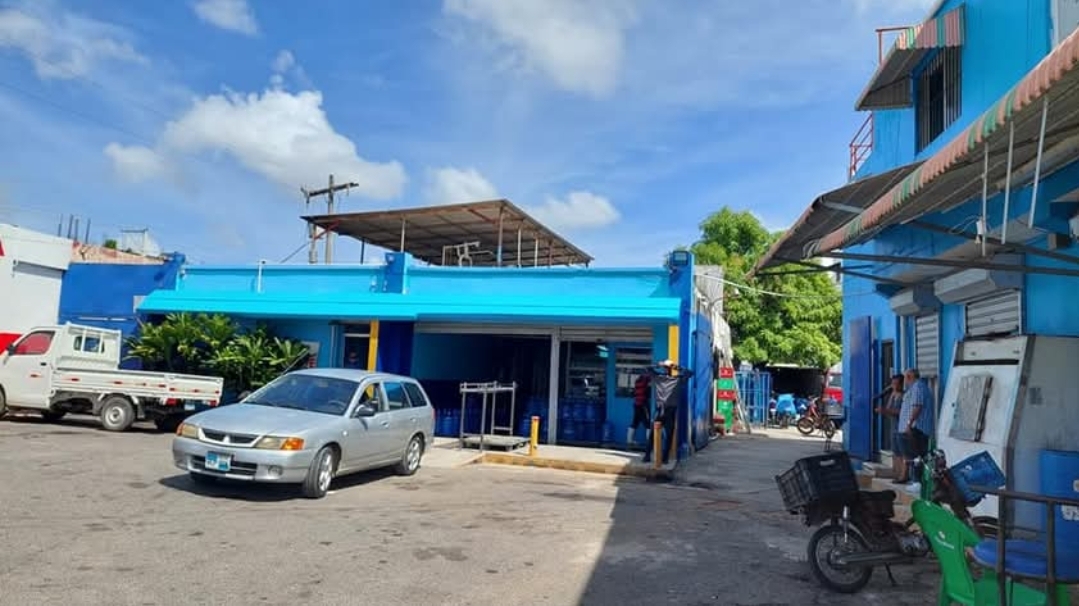 oficinas y locales comerciales - Vendo Terreno con varias propiedades  1