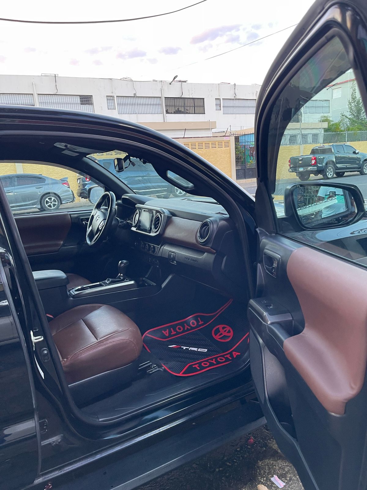 jeepetas y camionetas - 🚨 ¡LA CAMIONETA QUE LO AGUANTA TODO! 🚨
Toyota Tacoma 2019 4x2 2