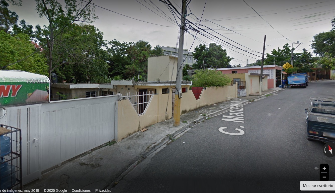 solares y terrenos - Terreno de 1,026.00 En Las Caobas 