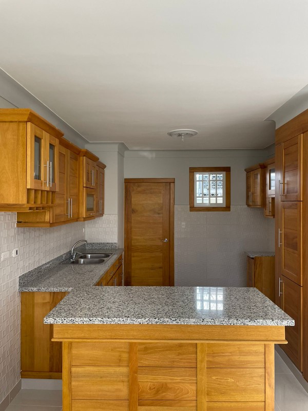 casas - Vendo bellisima casa con toda la madera en robles pisos en porcelanato español 2