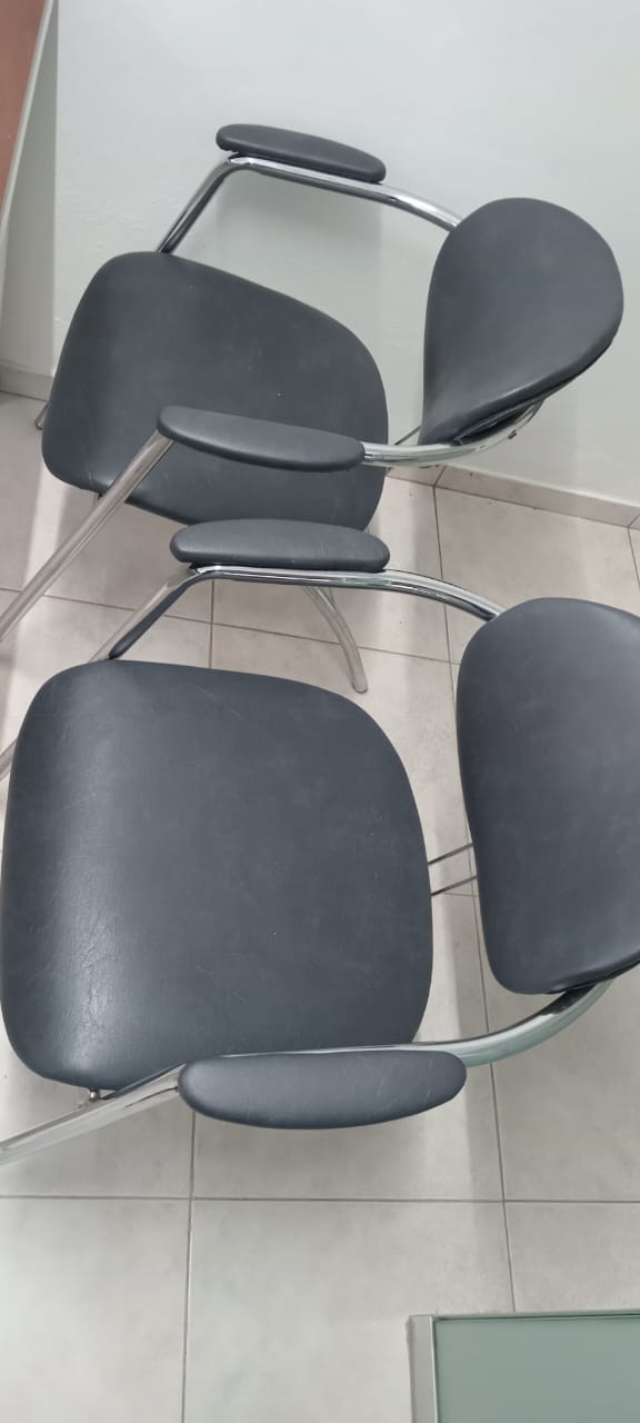 muebles y colchones - 2 sillas de clientes  0