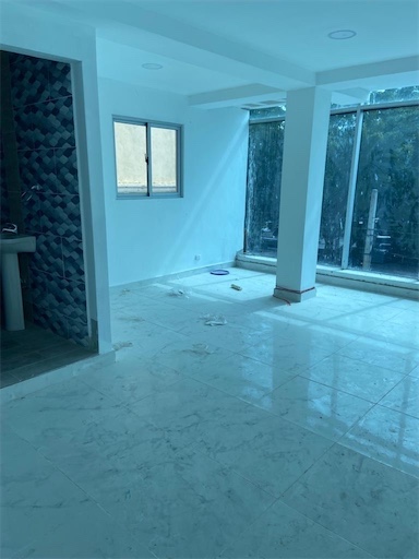 oficinas y locales comerciales - Venta de edificio de 5 niveles en los Cacicazgos Distrito Nacional  4