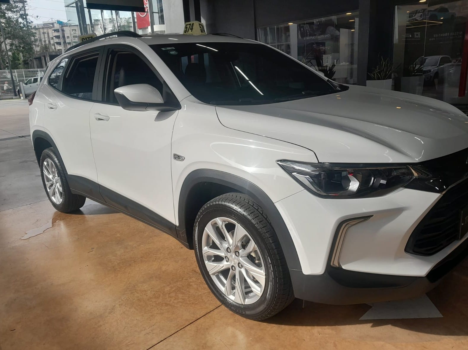 jeepetas y camionetas - CHEVROLET TRACKER LT 2023 con 6500 Kilómetros  2