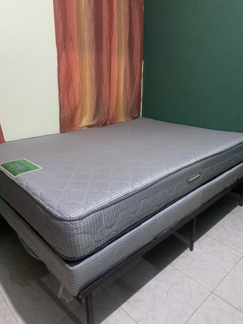 muebles y colchones - Colchon con o sin base de hierro negociable él precio  1
