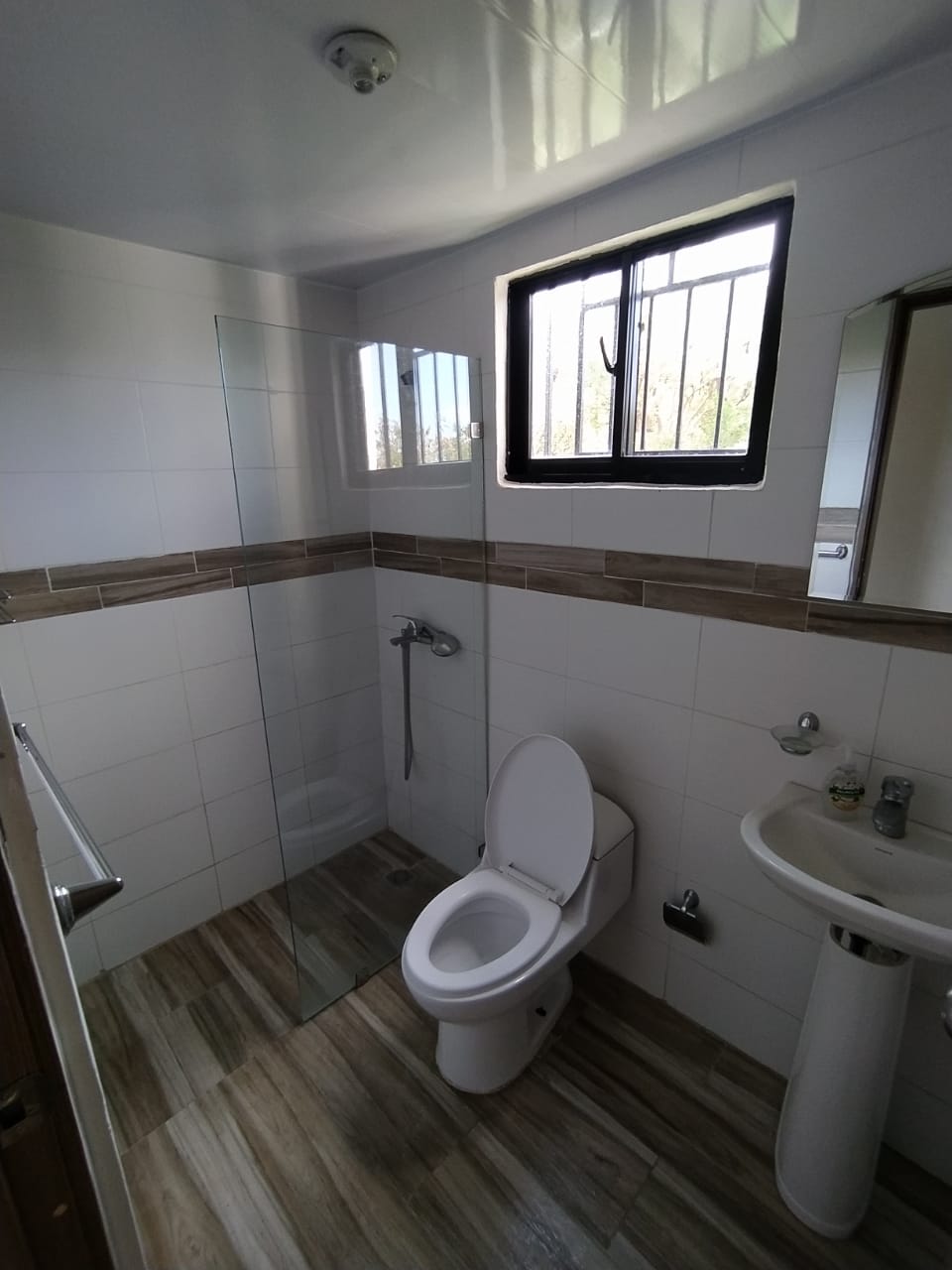 apartamentos - Se renta Apto Ave Ecologica. 3 Hab. 2 Banos. 8