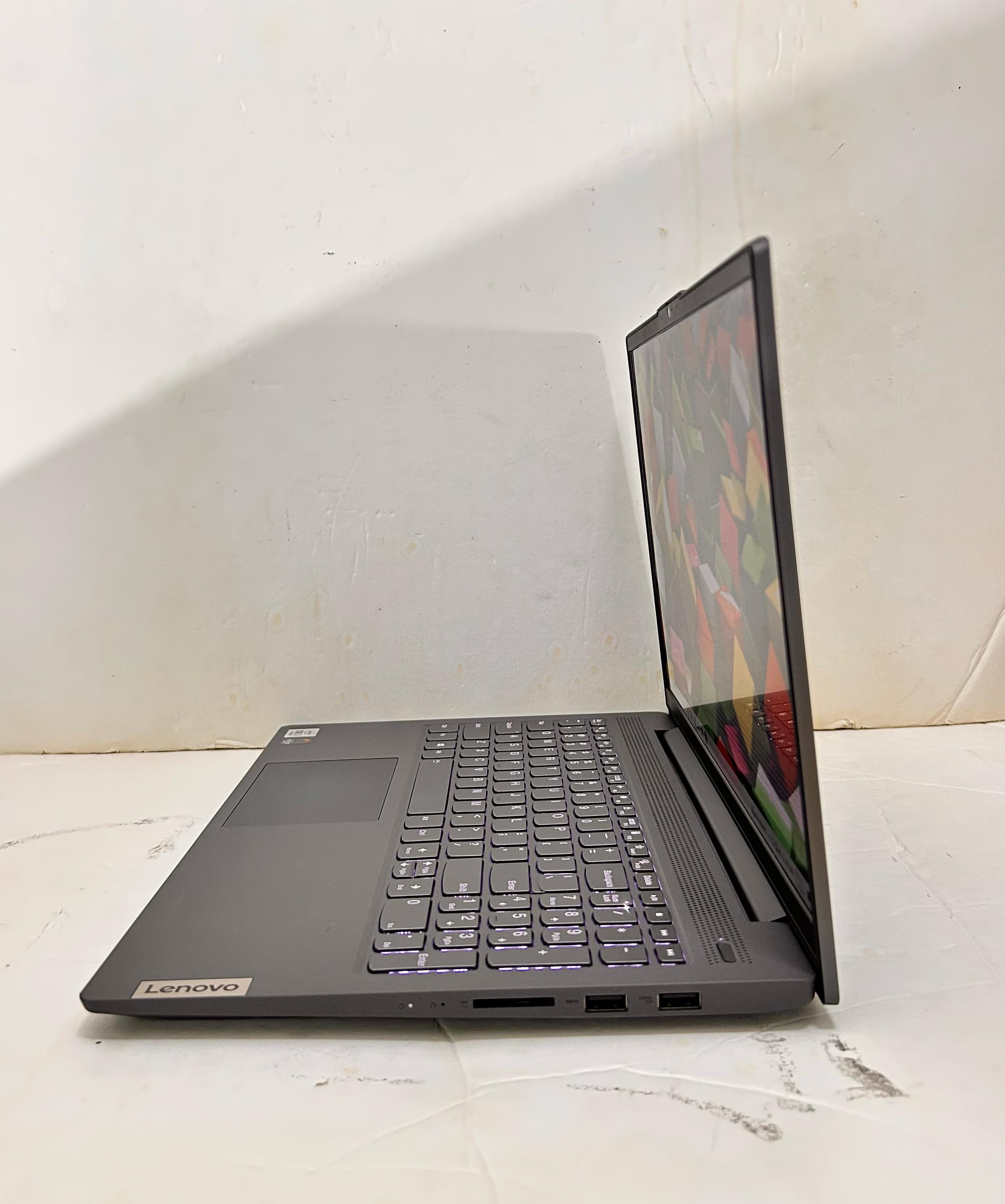 computadoras y laptops - Laptop Lenovo IdeaPad 5, 15" FHD, i7 10ma gen, 8GB 7