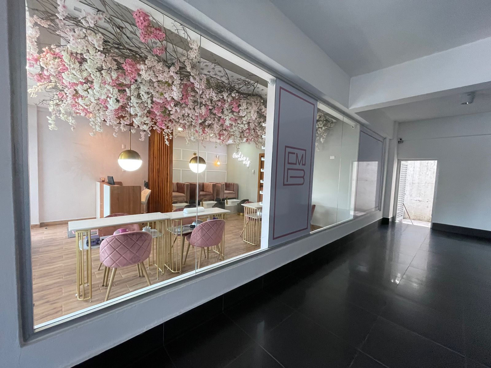oficinas y locales comerciales - ¡SE VENDE NEGOCIO NAIL BAR RENTABLE Y FUNCIONAL! 1