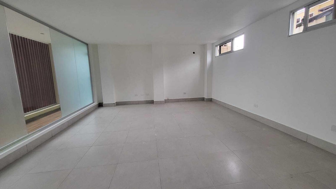 oficinas y locales comerciales - Oficina en alquiler en Los Prados 4