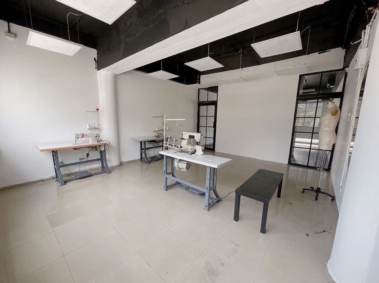 oficinas y locales comerciales - Local céntrico en Piantini 1