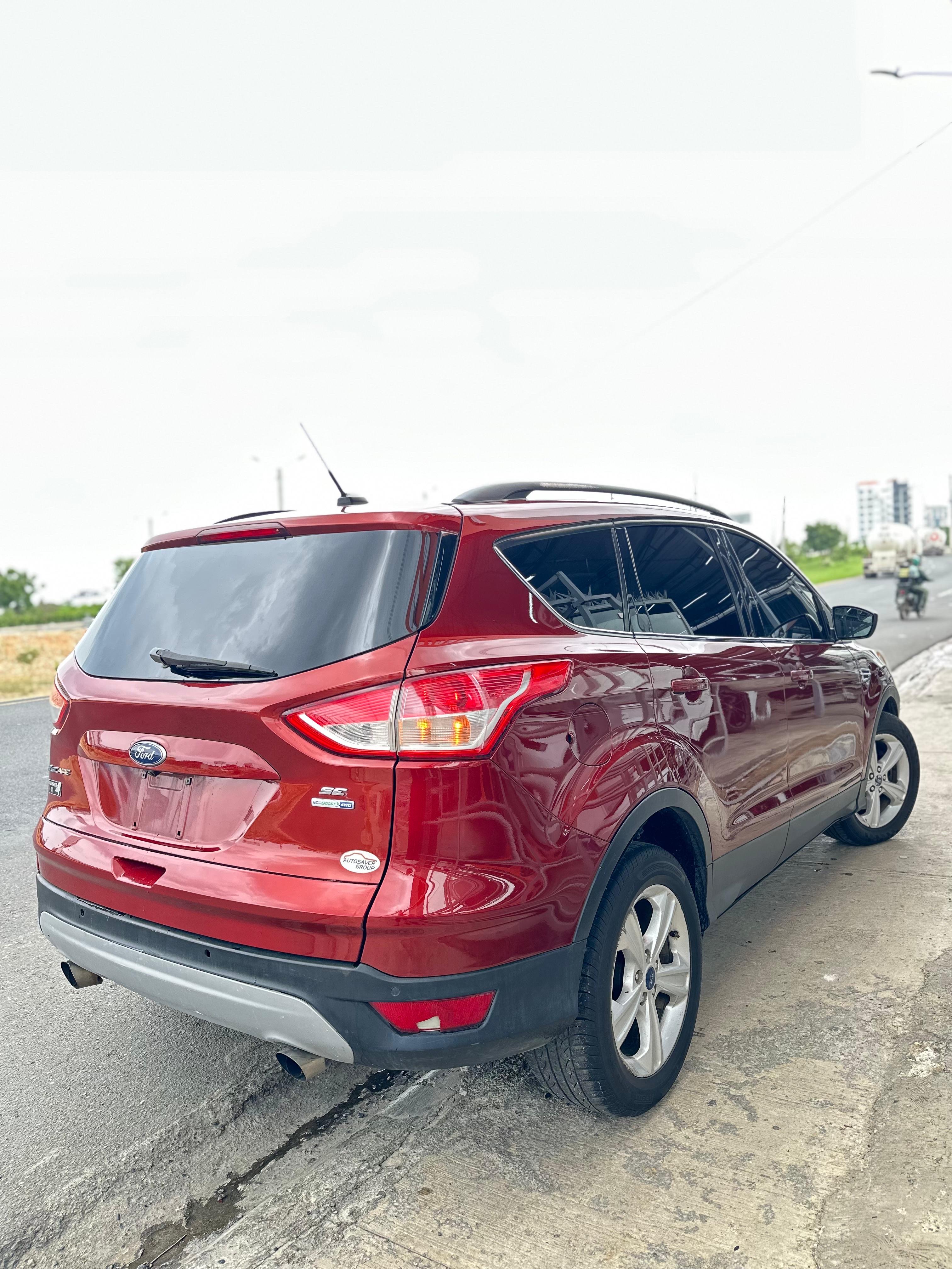 jeepetas y camionetas -  Ford Escape
Financiamiento disponible 
óptimas condiciones 
4X4 
Panorámica 
 5